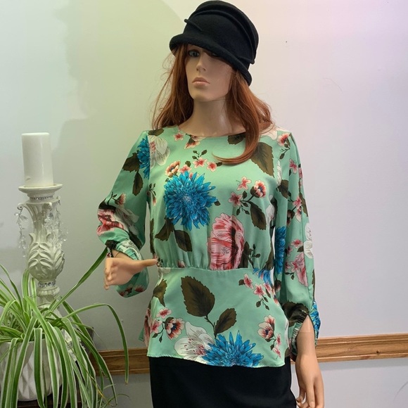 Zara Tops - Zara gorgeous blouse size M bundle up to save